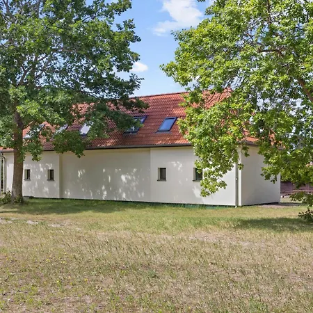 3 Bedroom Amazing In Altenkirchen (Mecklenburg-Vorpommern)
